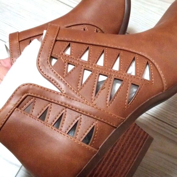 (S-3401)  Soda CHANCE Womens Perforated Cut Out Booties Sz 10 - Picture 9 of 11